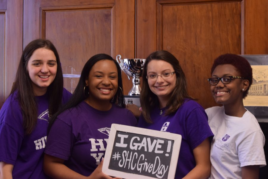 Philanthropy+interns+played+a+key+role+in+Give+Day.
