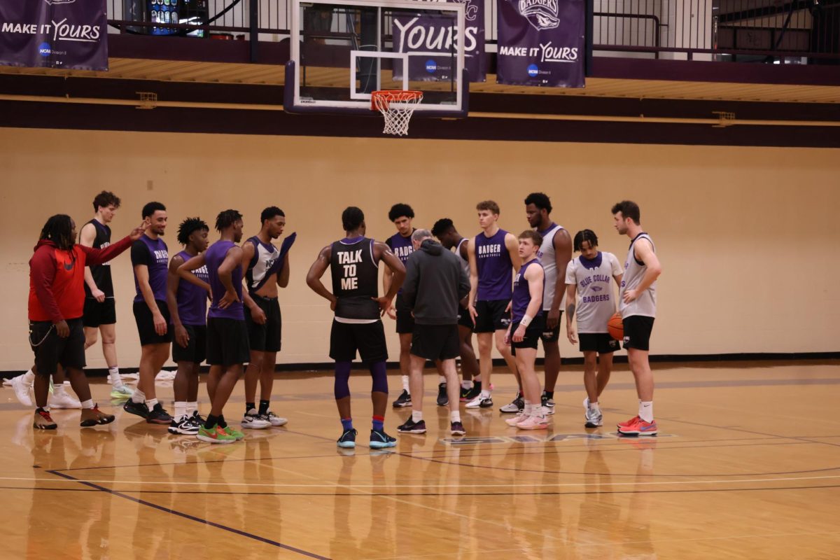 SHC+Mens+Basketball+team+during+practice.